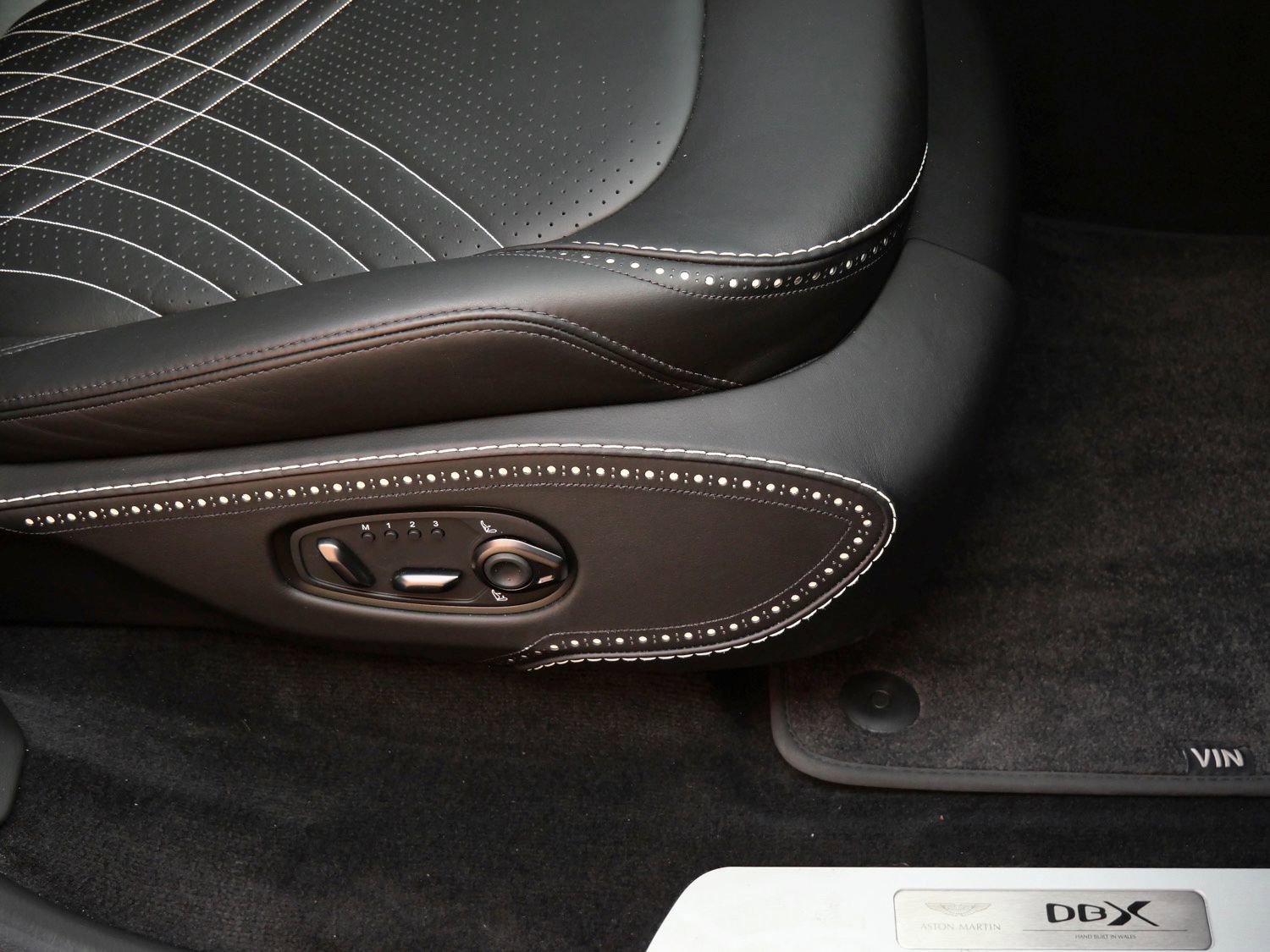 Used 2021 Aston Martin DBX AWD/4WD image 21
