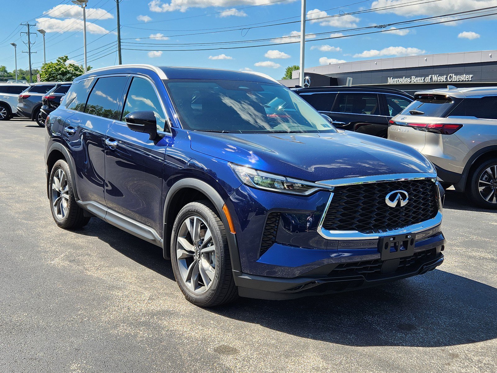 Certified 2023 INFINITI QX60 Luxe w/ Cargo Package AWD/4WD image 2