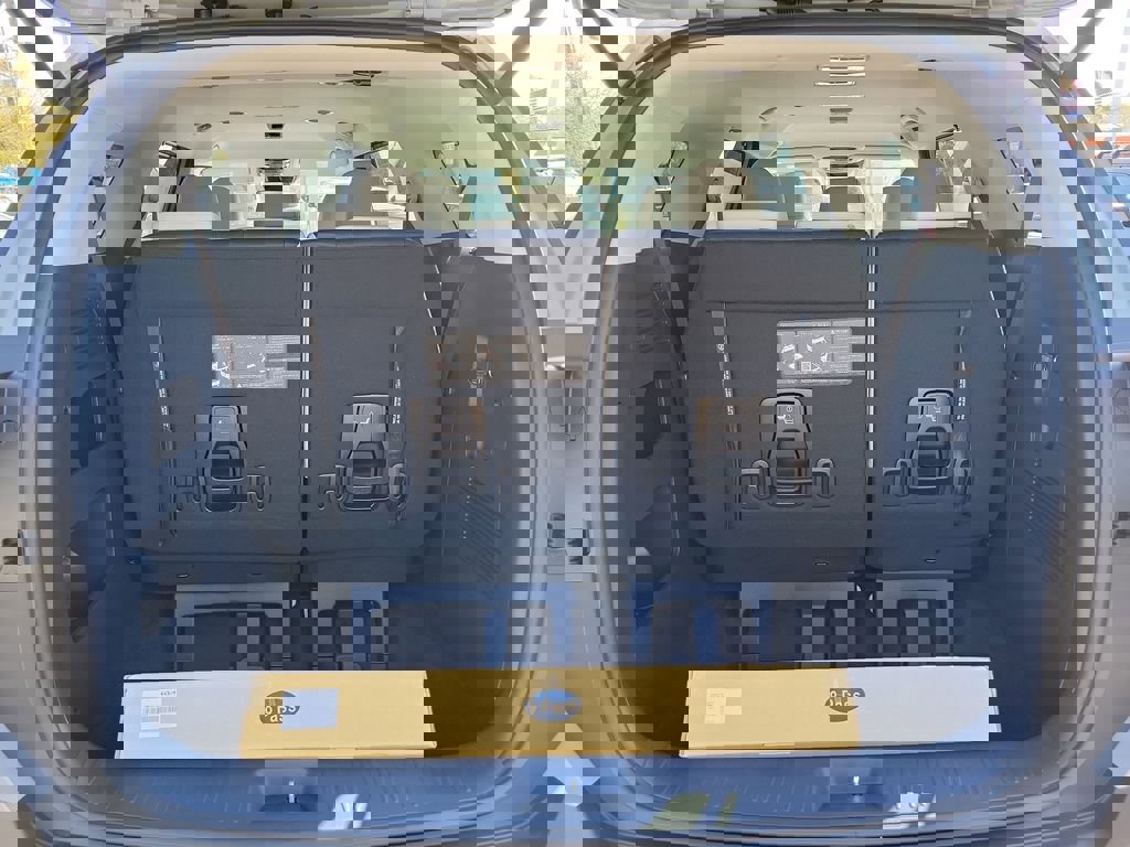 New 2026 Kia Carnival EX FWD image 14