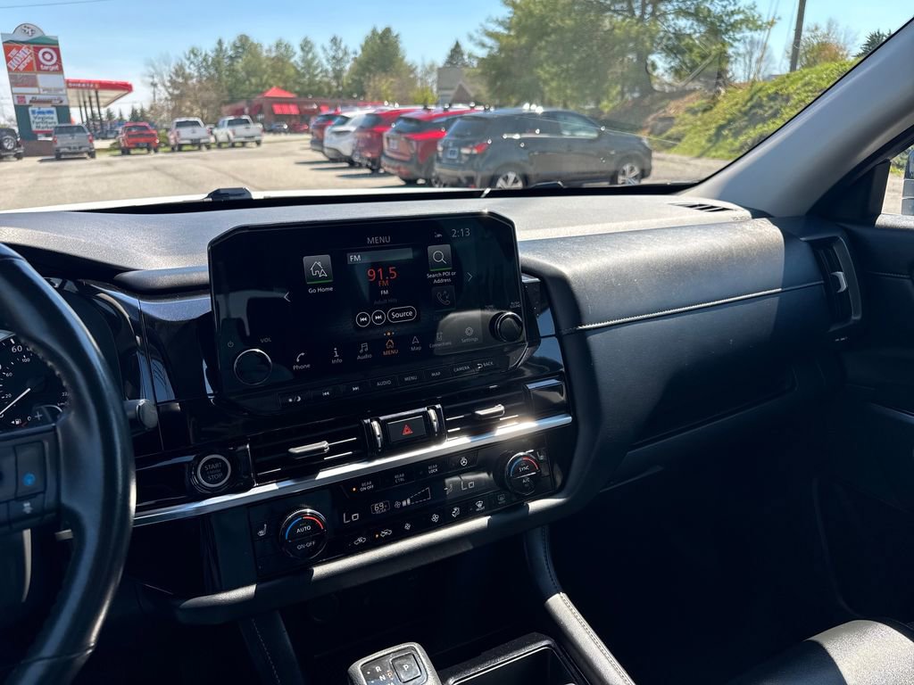 Used 2023 Nissan Pathfinder SL image 18