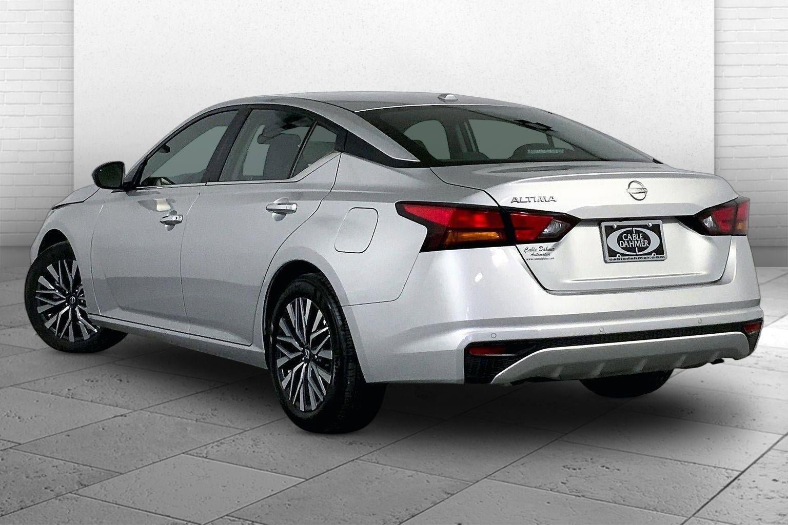 Used 2025 Nissan Altima 2.5 SV image 11