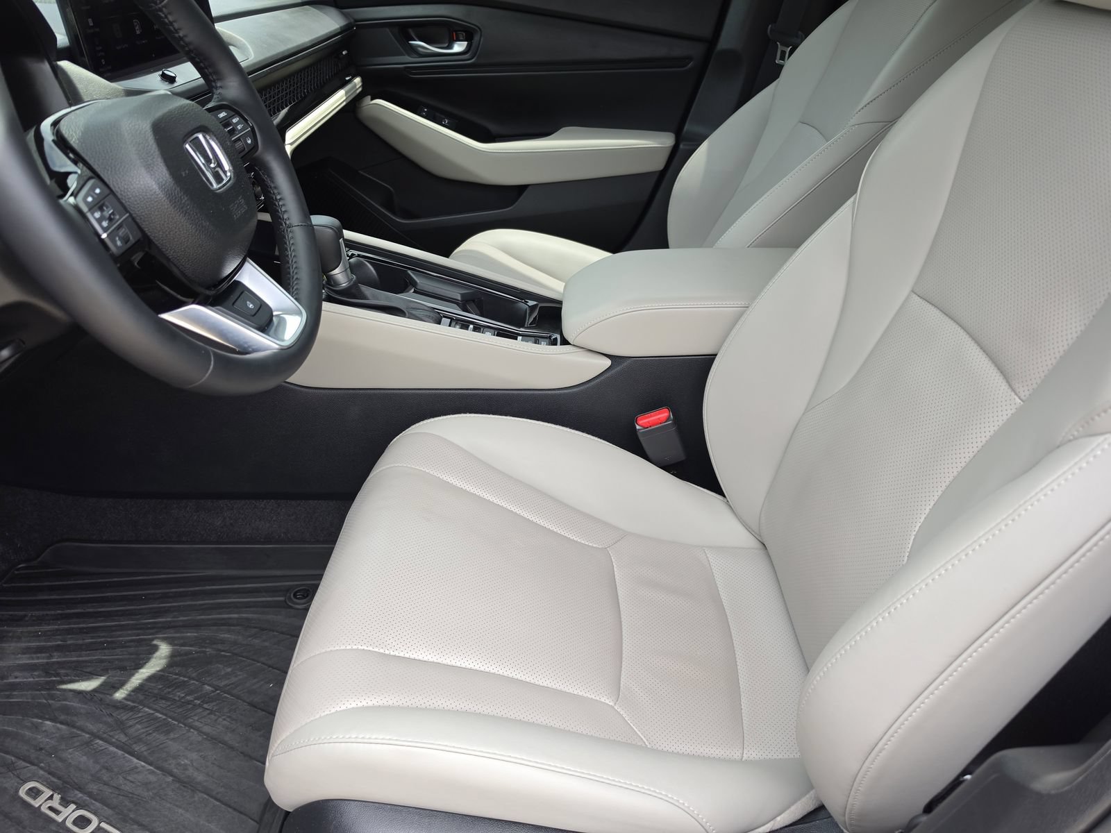Used 2025 Honda Accord Touring image 12