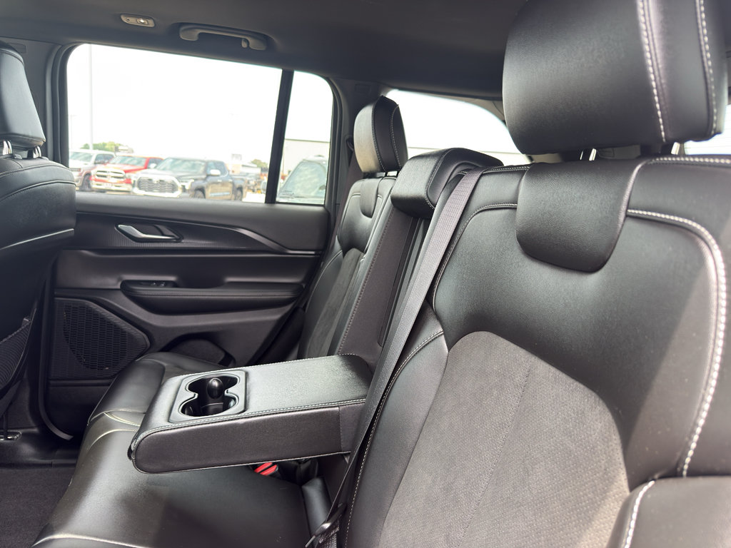 New 2025 Jeep Grand Cherokee Altitude w/ Trailer Tow Package AWD/4WD image 33