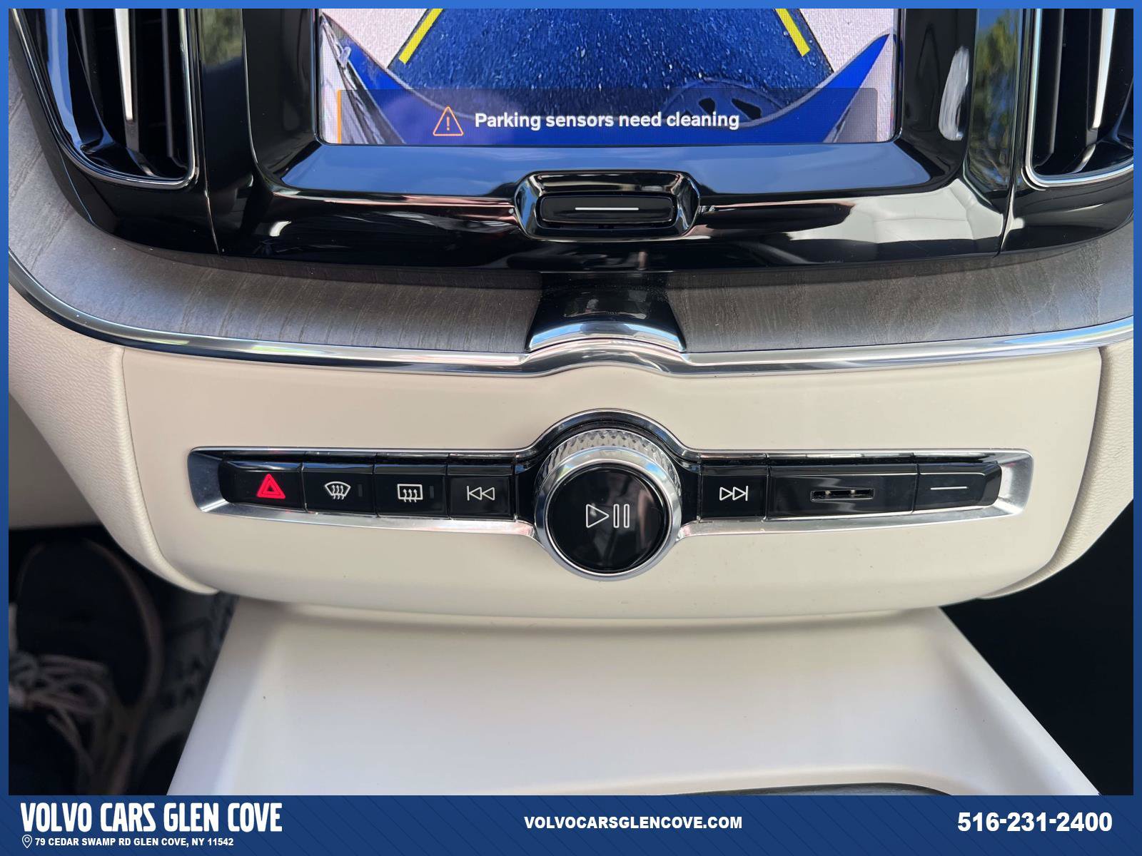 Certified 2024 Volvo XC60 B5 Plus AWD/4WD image 27