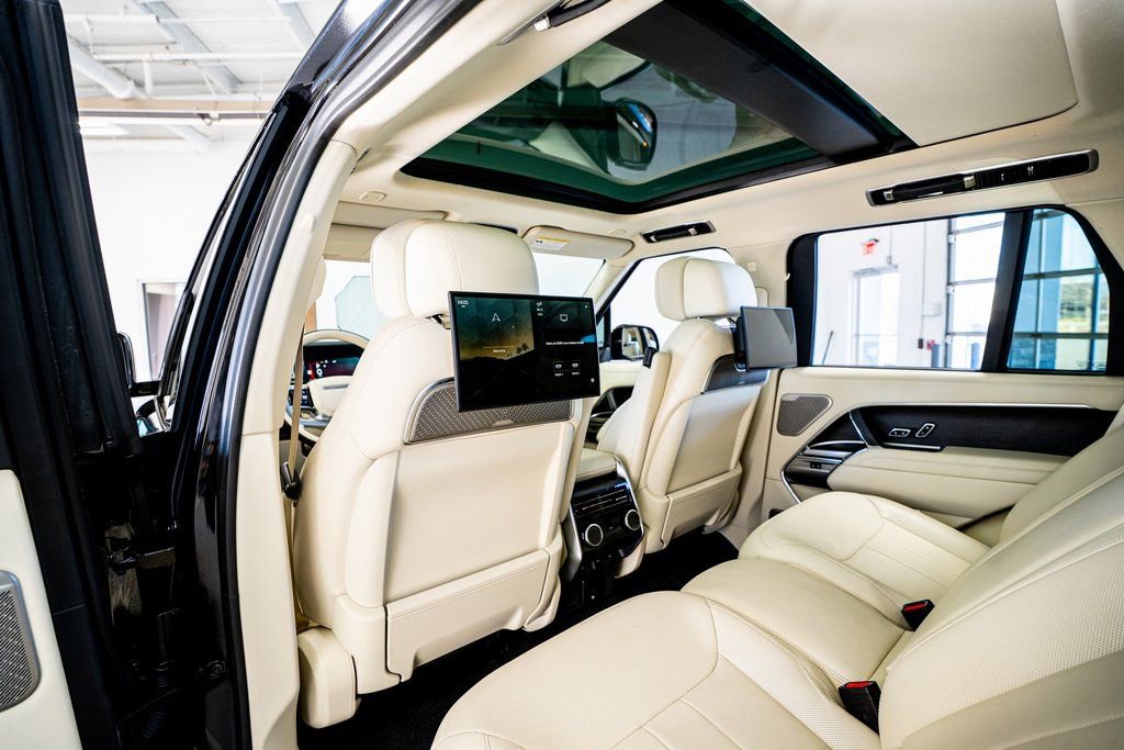 Used 2024 Land Rover Range Rover Autobiography image 54