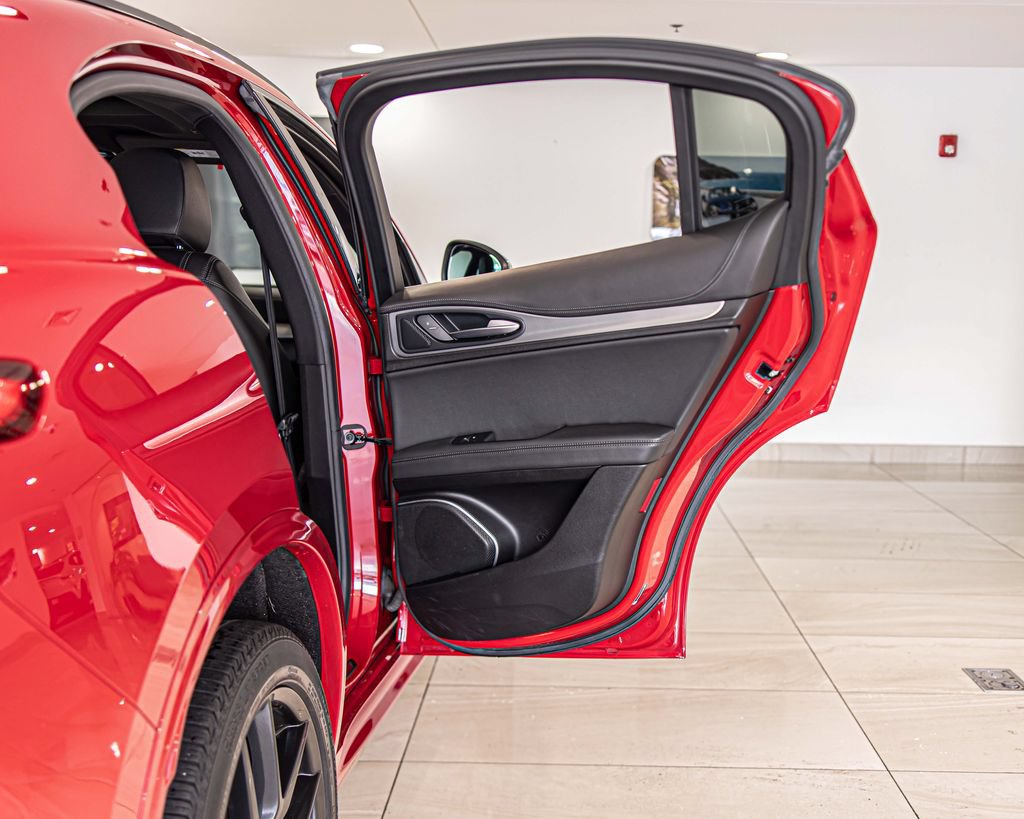 Used 2020 Alfa Romeo Stelvio Ti Sport AWD/4WD image 41