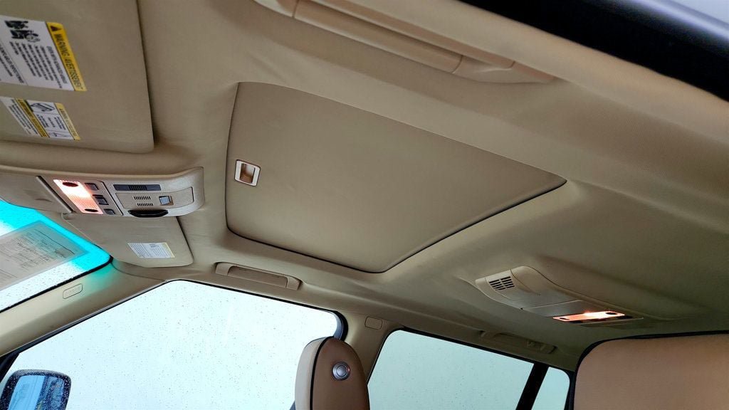 Used 2012 Land Rover Range Rover HSE AWD/4WD image 12