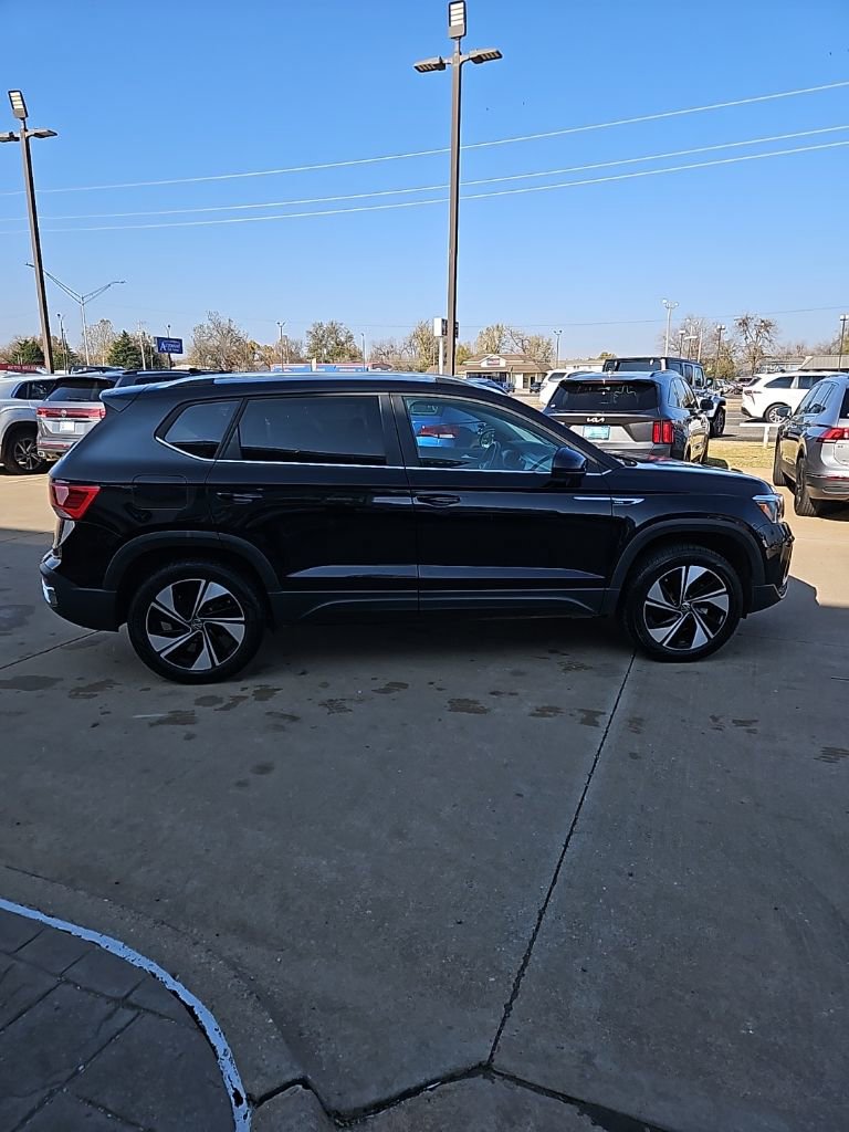 Used 2024 Volkswagen Taos SE image 4