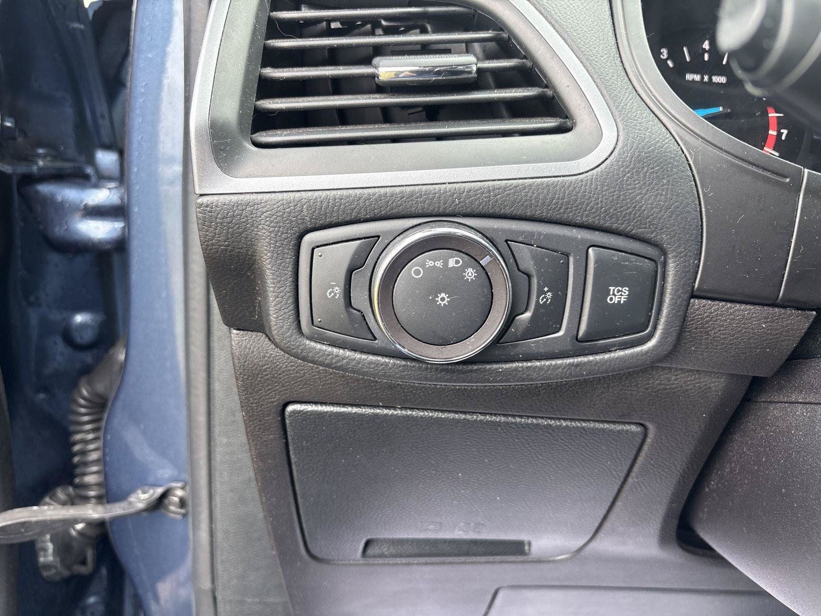 Used 2019 Ford Edge SE FWD image 19