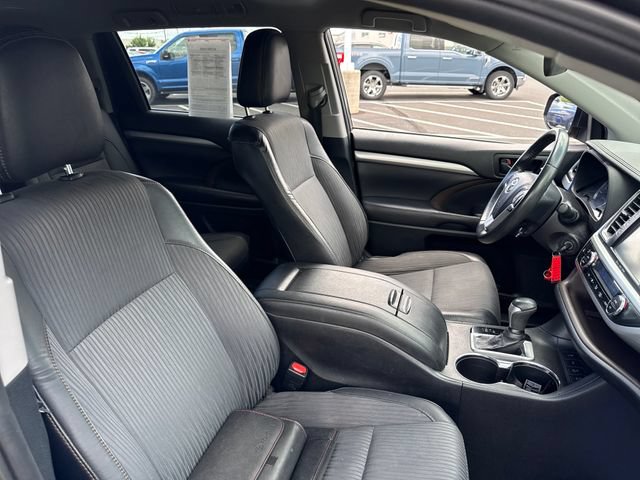 Used 2019 Toyota Highlander Plus AWD/4WD image 13