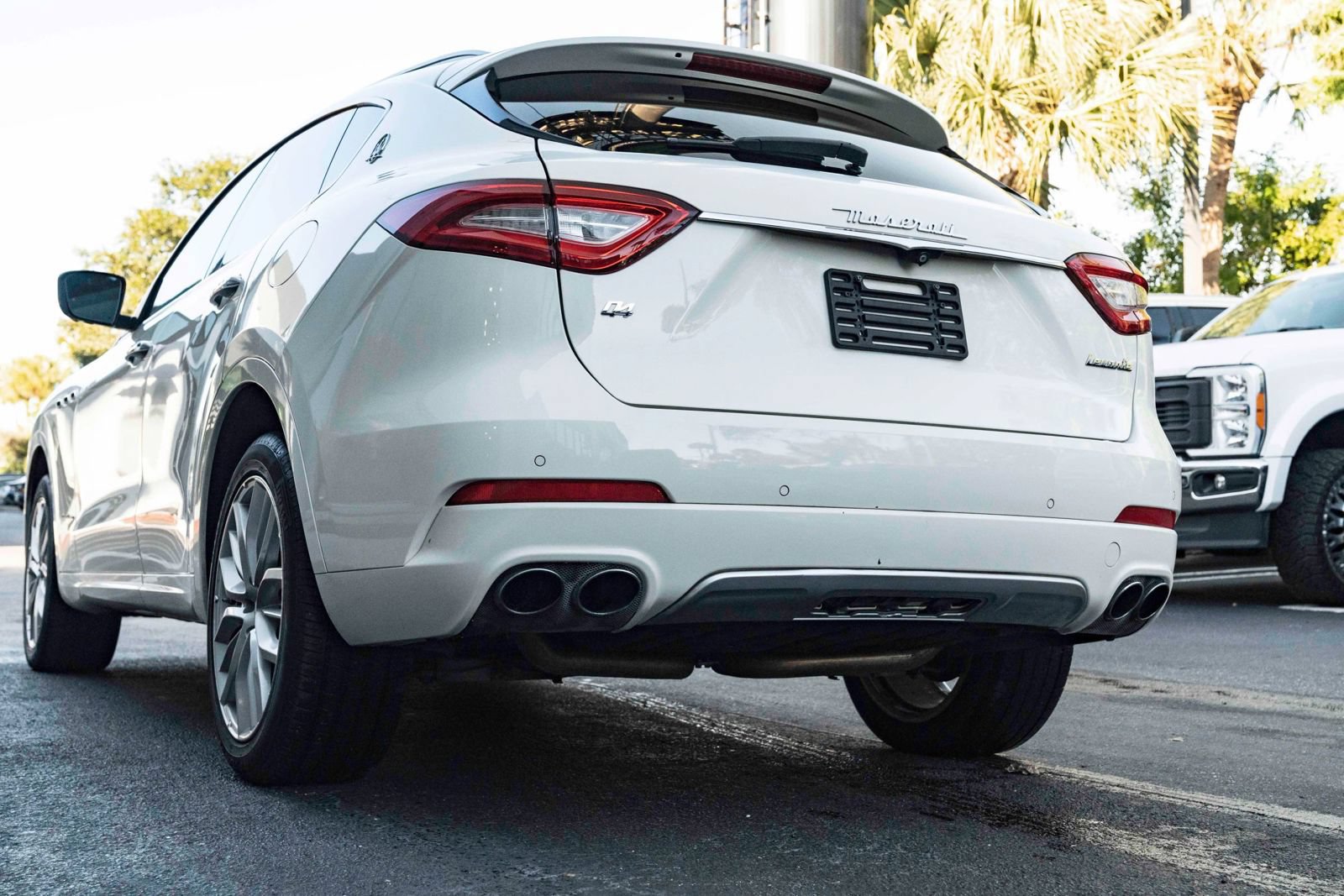 Used 2019 Maserati Levante GranLusso AWD/4WD image 16