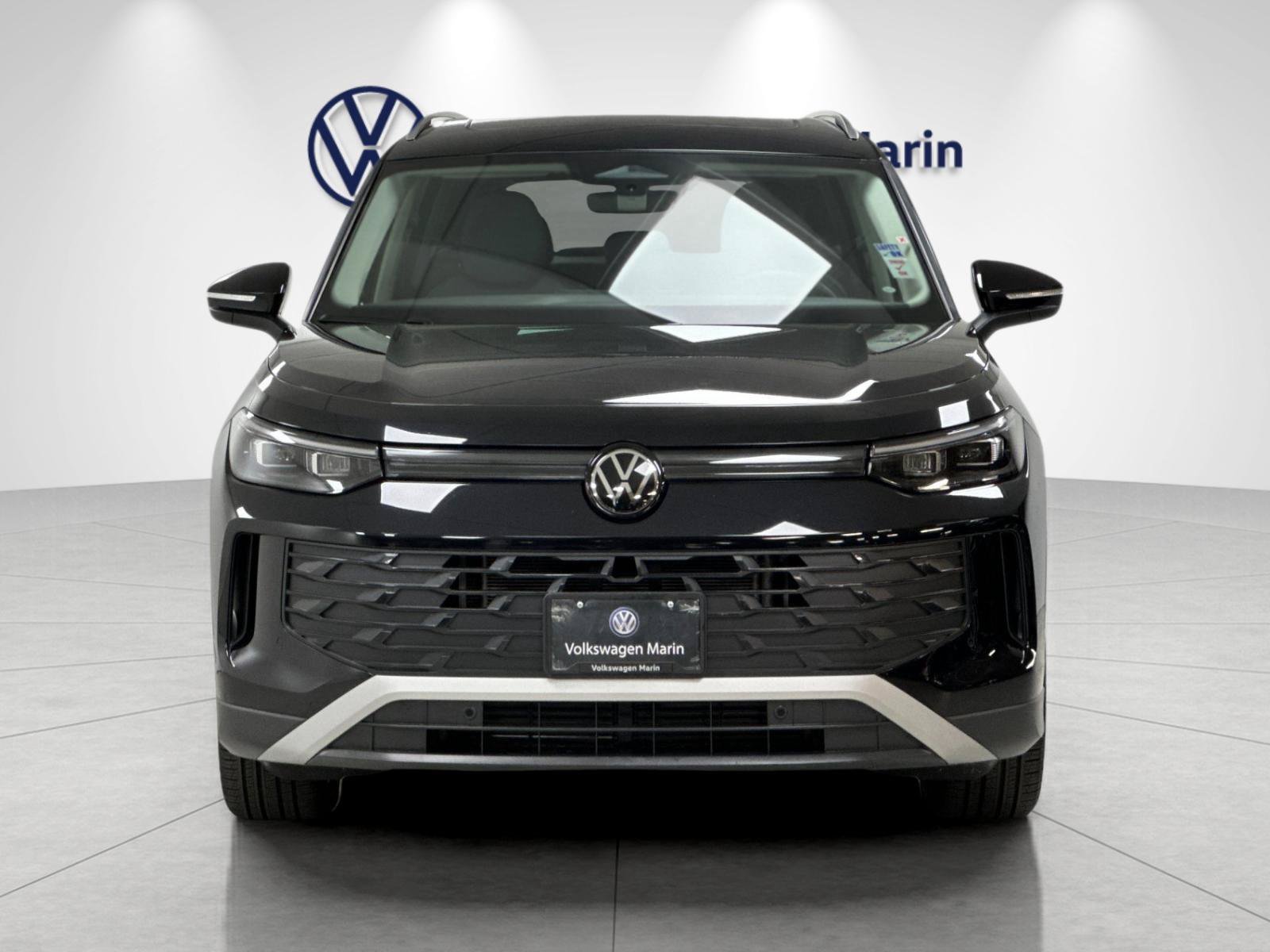 Used 2025 Volkswagen Tiguan SE w/ Panoramic Sunroof Package FWD image 8