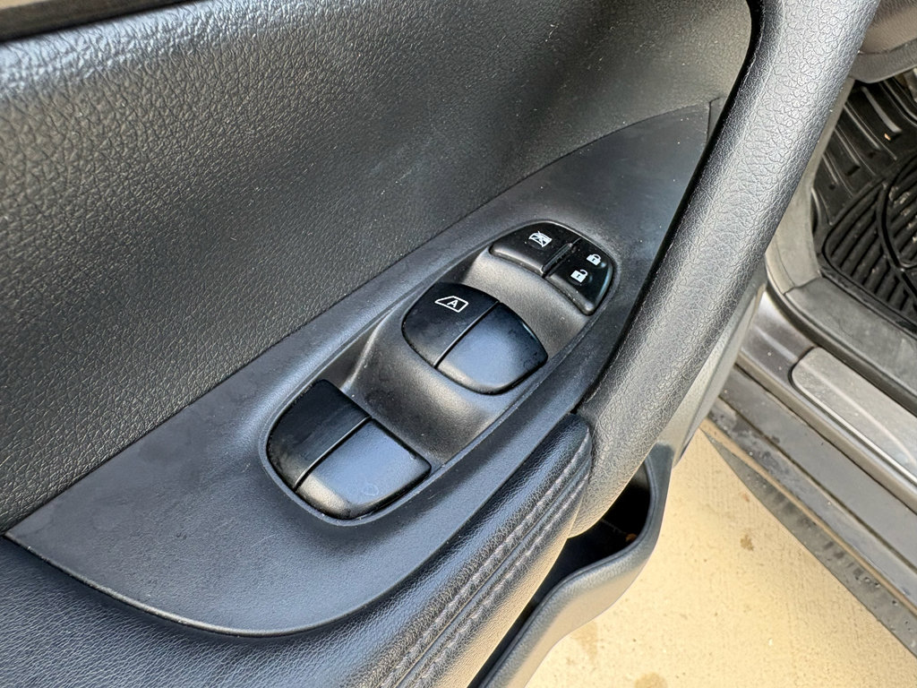 Used 2017 Nissan Rogue SV w/ Midnight Edition Package image 10