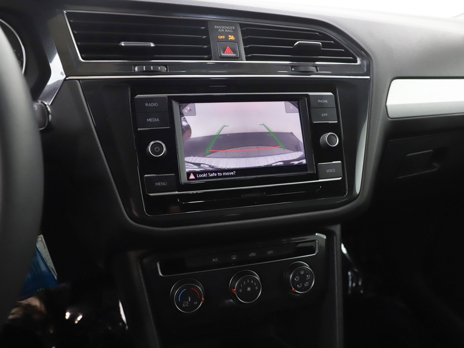 Used 2020 Volkswagen Tiguan S image 22