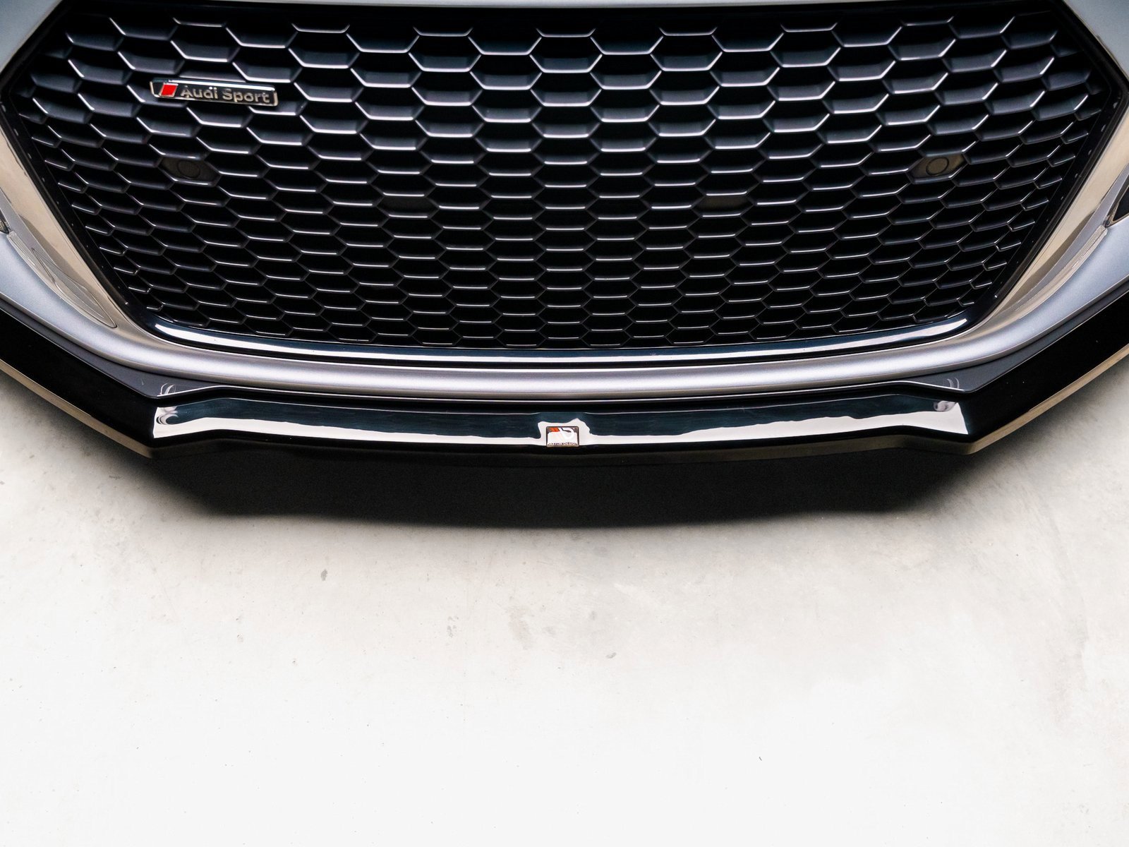 Used 2018 Audi R8 V10 w/ Premium Package image 23