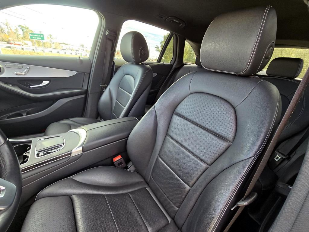 Used 2021 Mercedes-Benz GLC 300 image 23