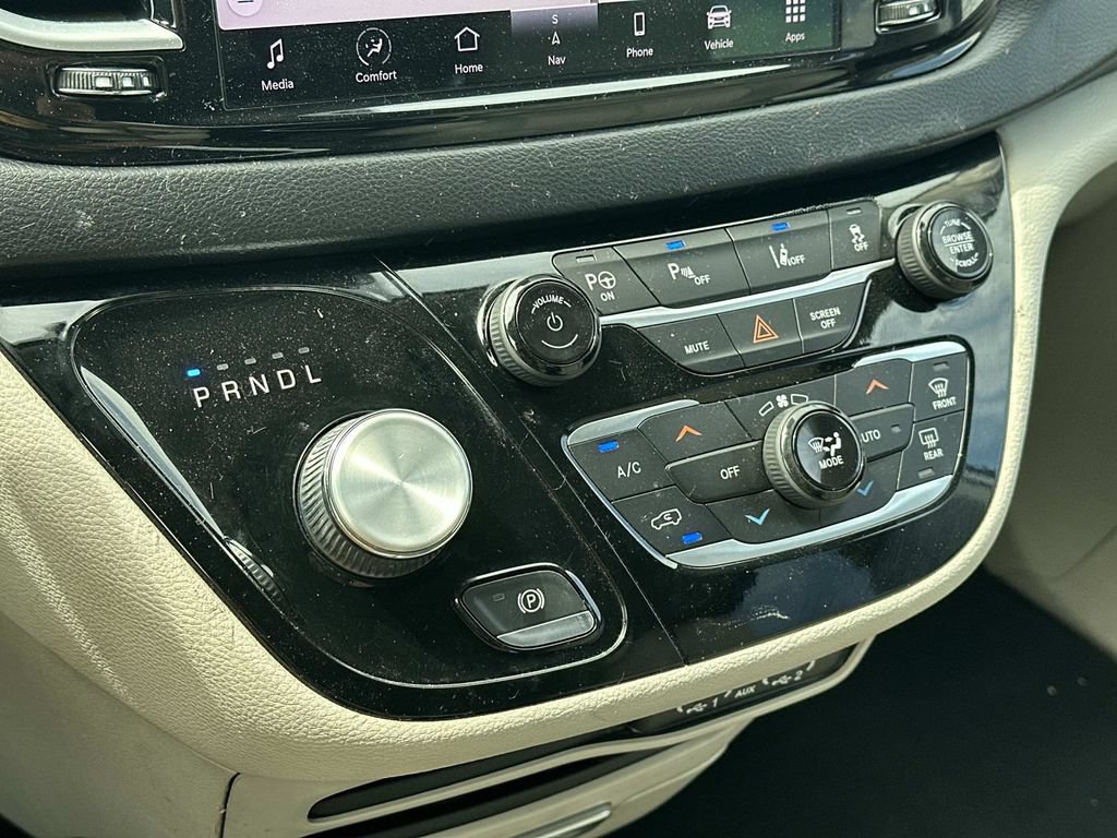 Used 2021 Chrysler Pacifica Touring-L FWD image 33