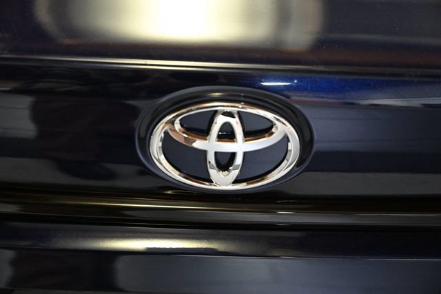 Used 2020 Toyota Corolla LE w/ LE Premium Package FWD image 10