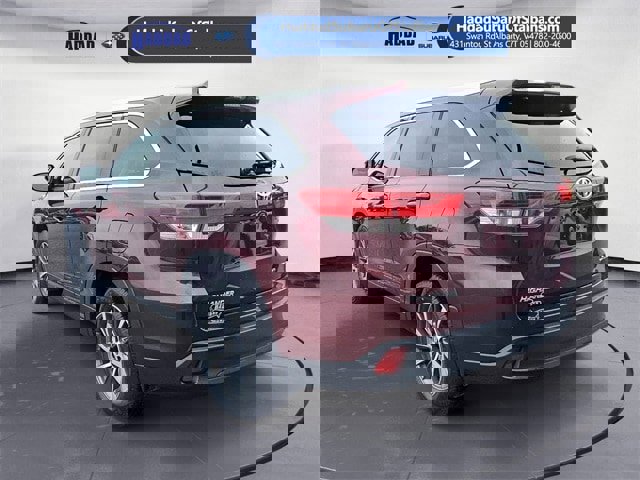 Used 2019 Toyota Highlander XLE image 3