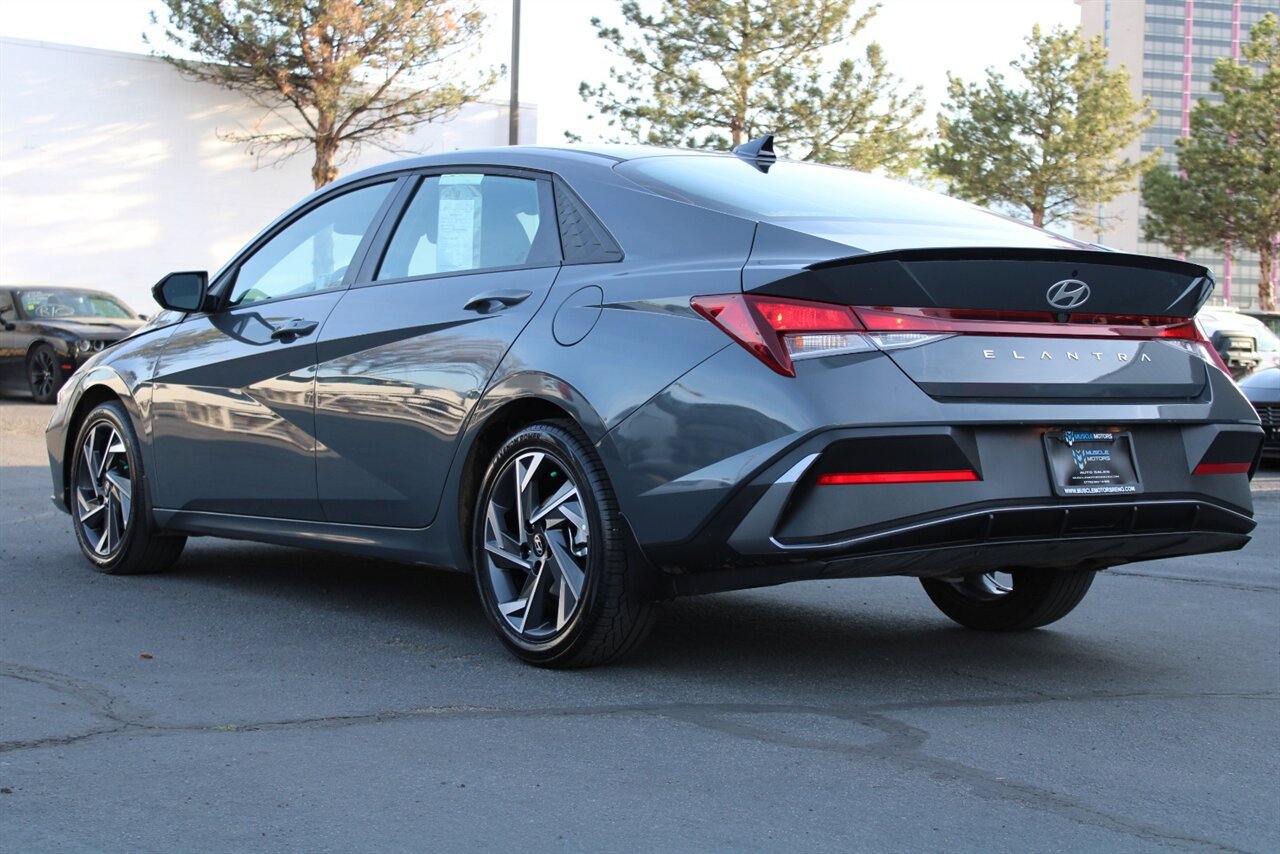 Used 2025 Hyundai Elantra Sport FWD image 2