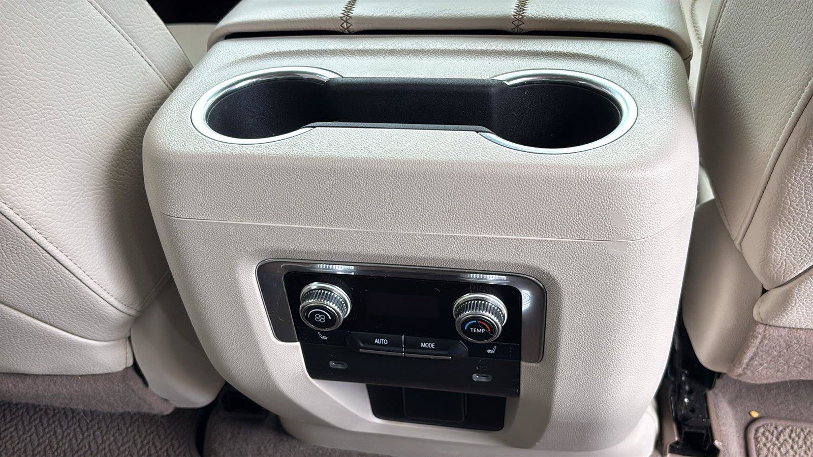 Used 2022 GMC Yukon Denali AWD/4WD image 28