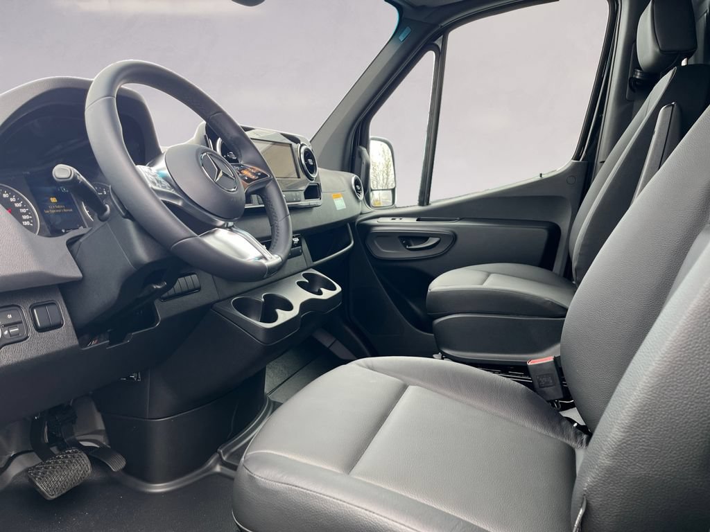 Used 2025 Mercedes-Benz Sprinter 2500 image 7
