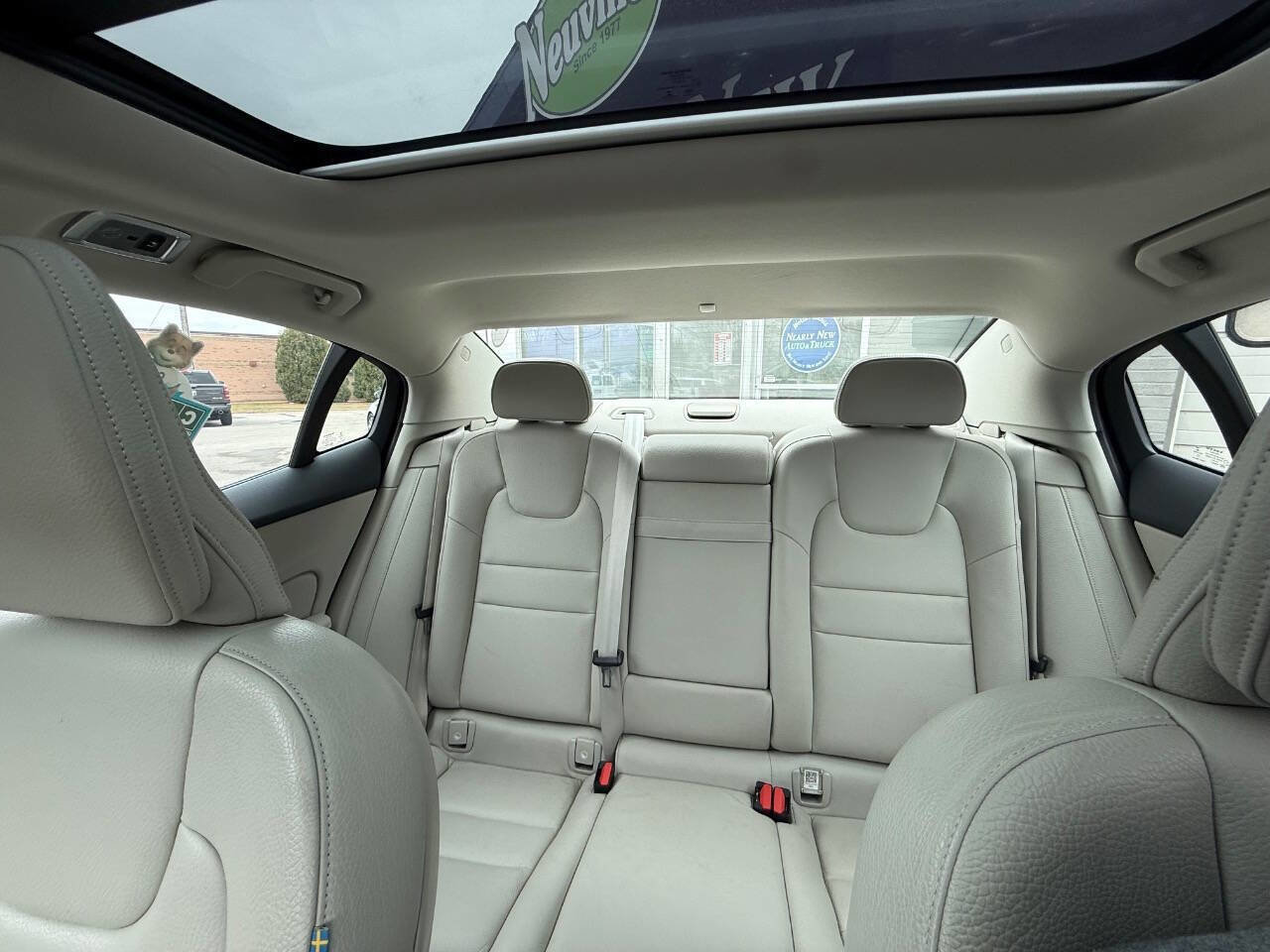 Used 2022 Volvo S60 B5 Inscription image 26