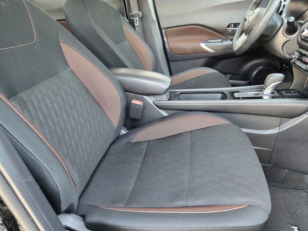 Used 2024 Nissan Kicks SR image 9