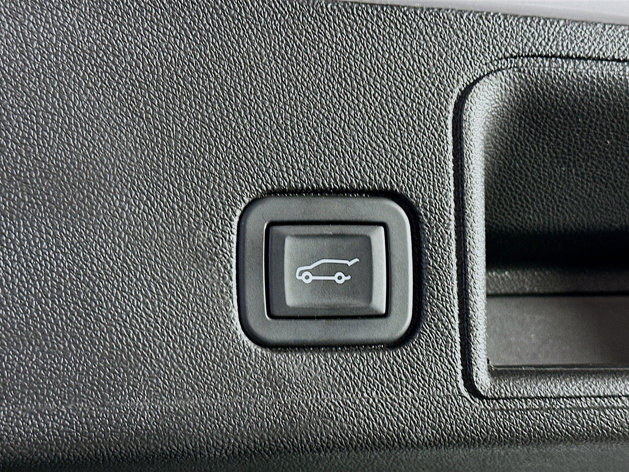 Used 2024 GMC Terrain SLT image 29