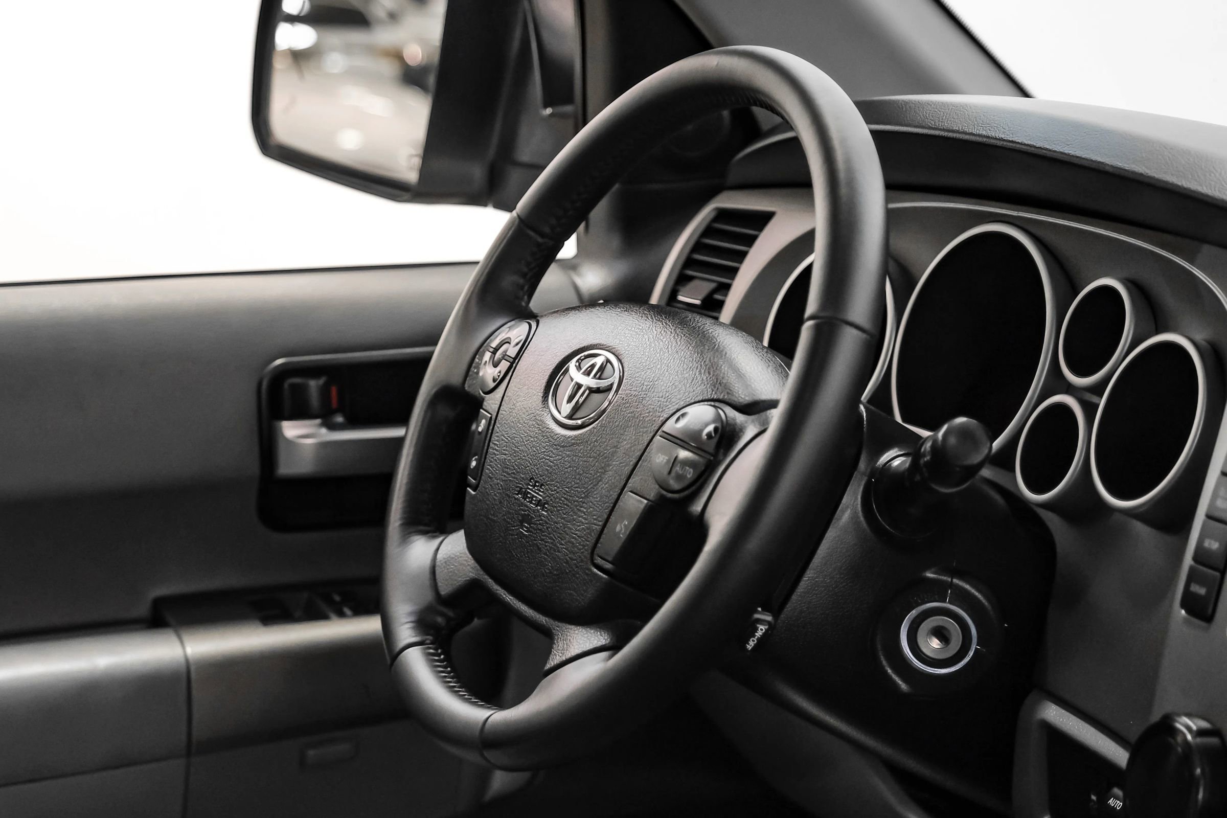Used 2013 Toyota Sequoia Limited RWD image 8