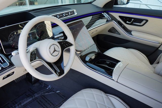 New 2025 Mercedes-Benz S 580 4MATIC Sedan image 2
