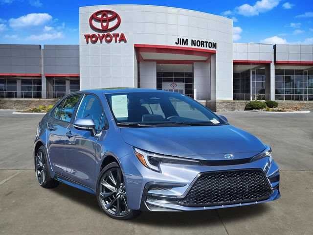 Used 2025 Toyota Corolla SE w/ SE Premium Package FWD image 1