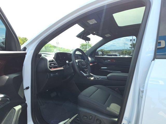 Used 2026 Chevrolet Traverse Z71 w/ LPO, Illumination Package AWD/4WD image 16