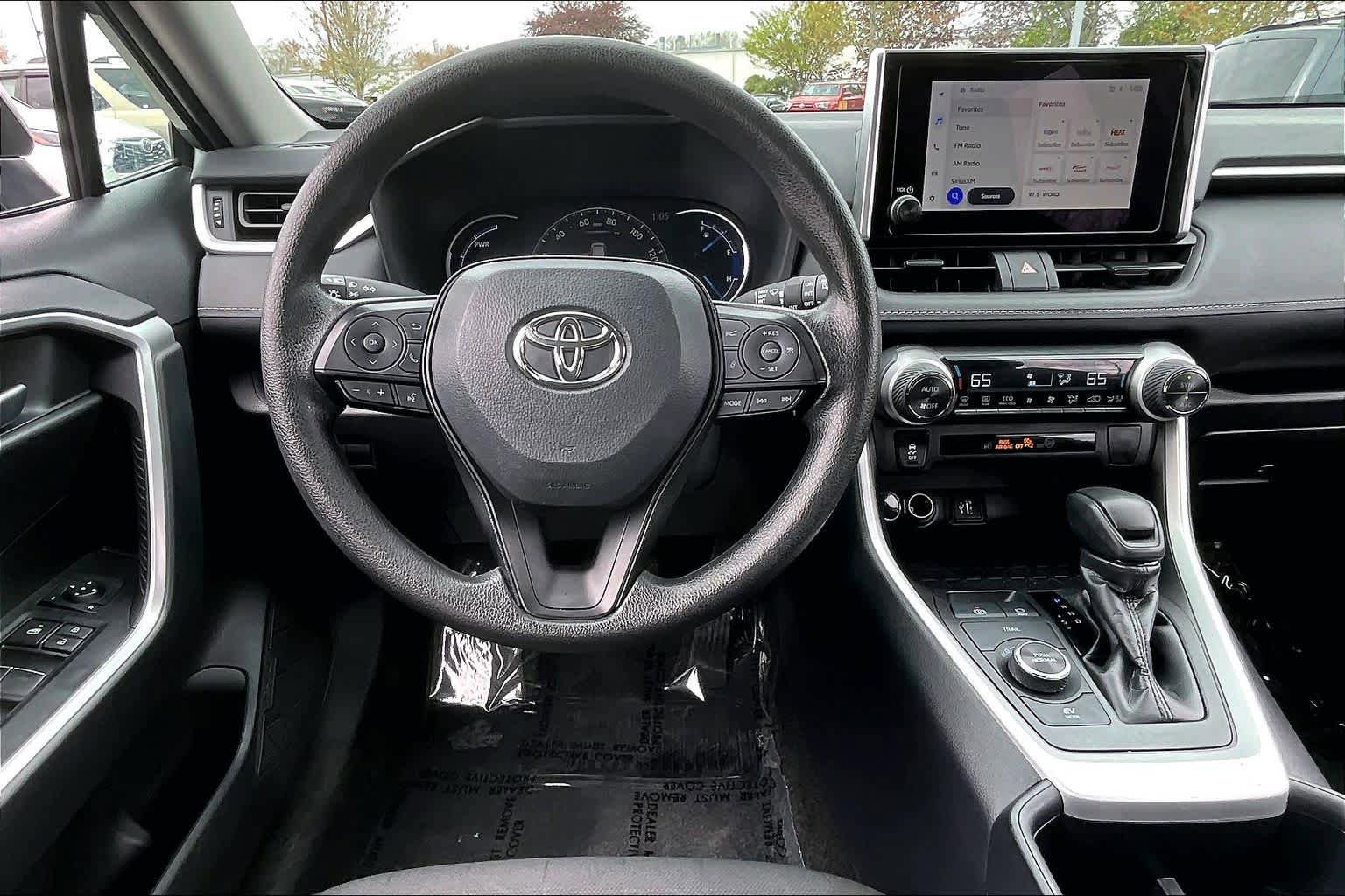 Used 2025 Toyota RAV4 XLE AWD/4WD image 6