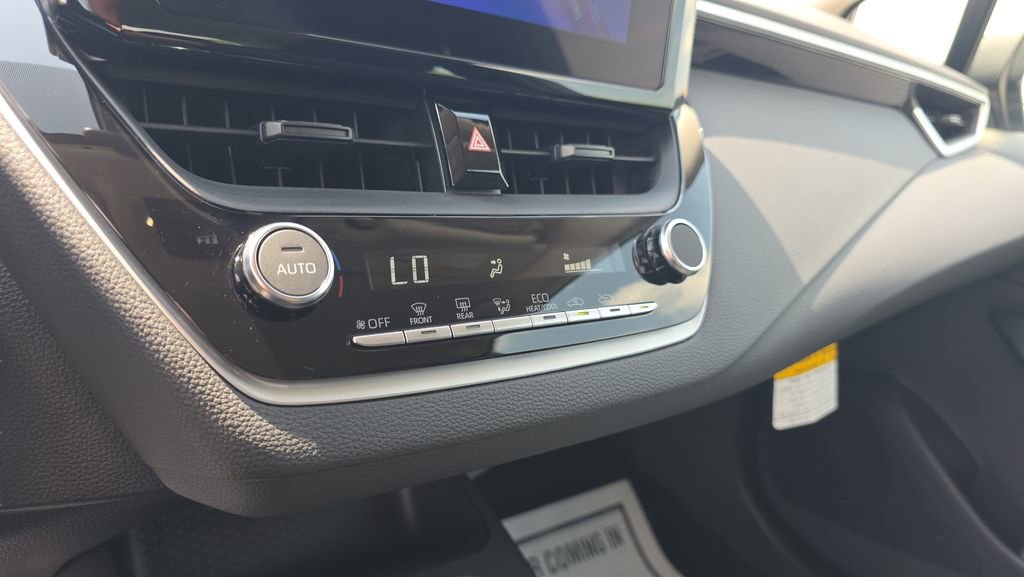 Used 2025 Toyota Corolla LE image 23