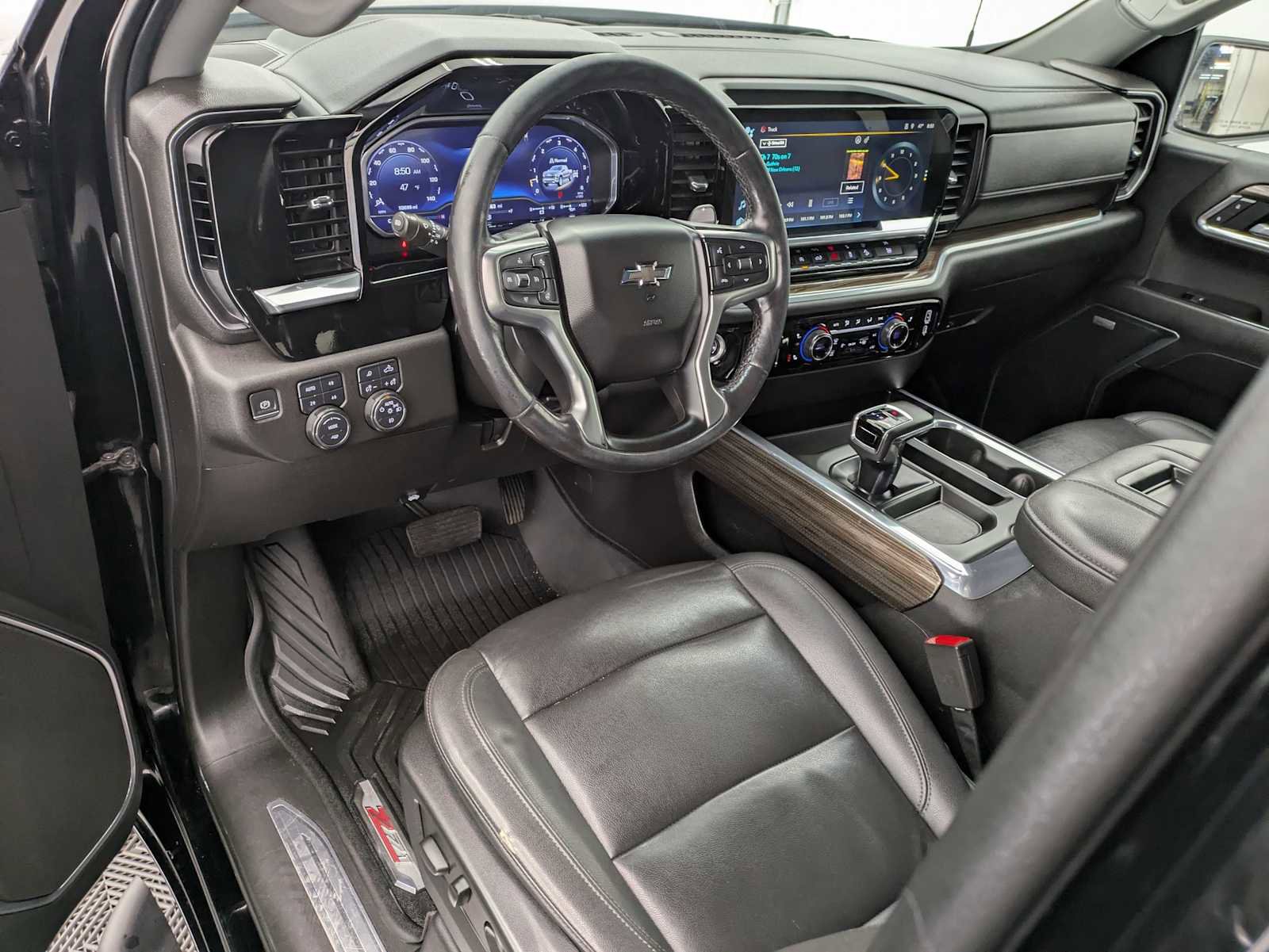 Used 2022 Chevrolet Silverado 1500 RST w/ Convenience Package II AWD/4WD image 2