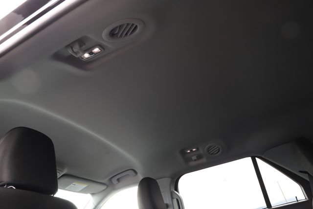 Used 2023 Ford Explorer XLT AWD/4WD image 20