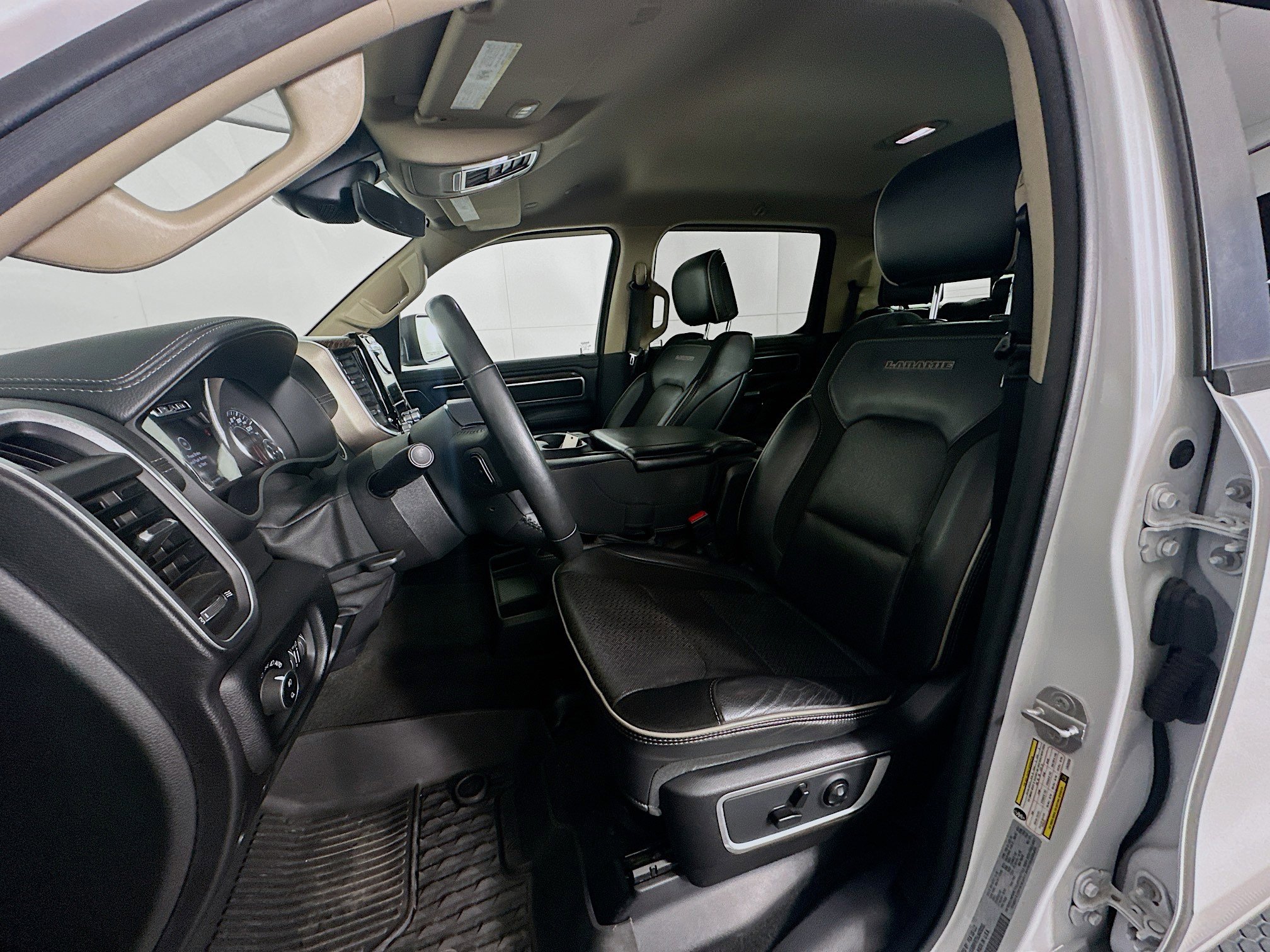 Used 2020 RAM 1500 Laramie AWD/4WD image 13