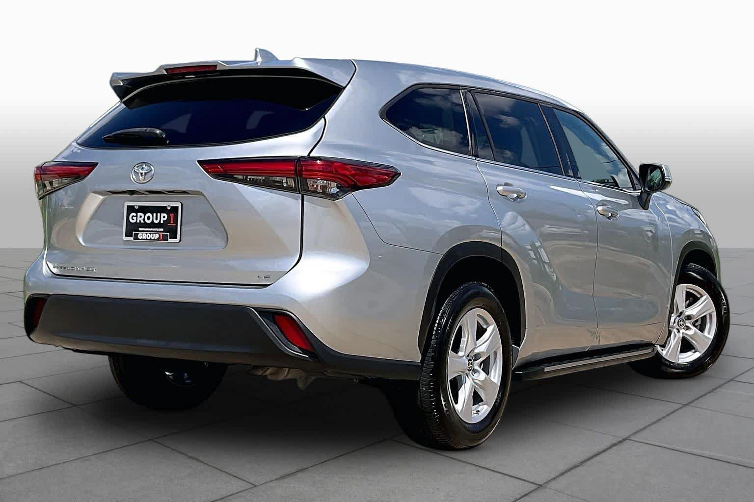 Used 2021 Toyota Highlander LE FWD image 10