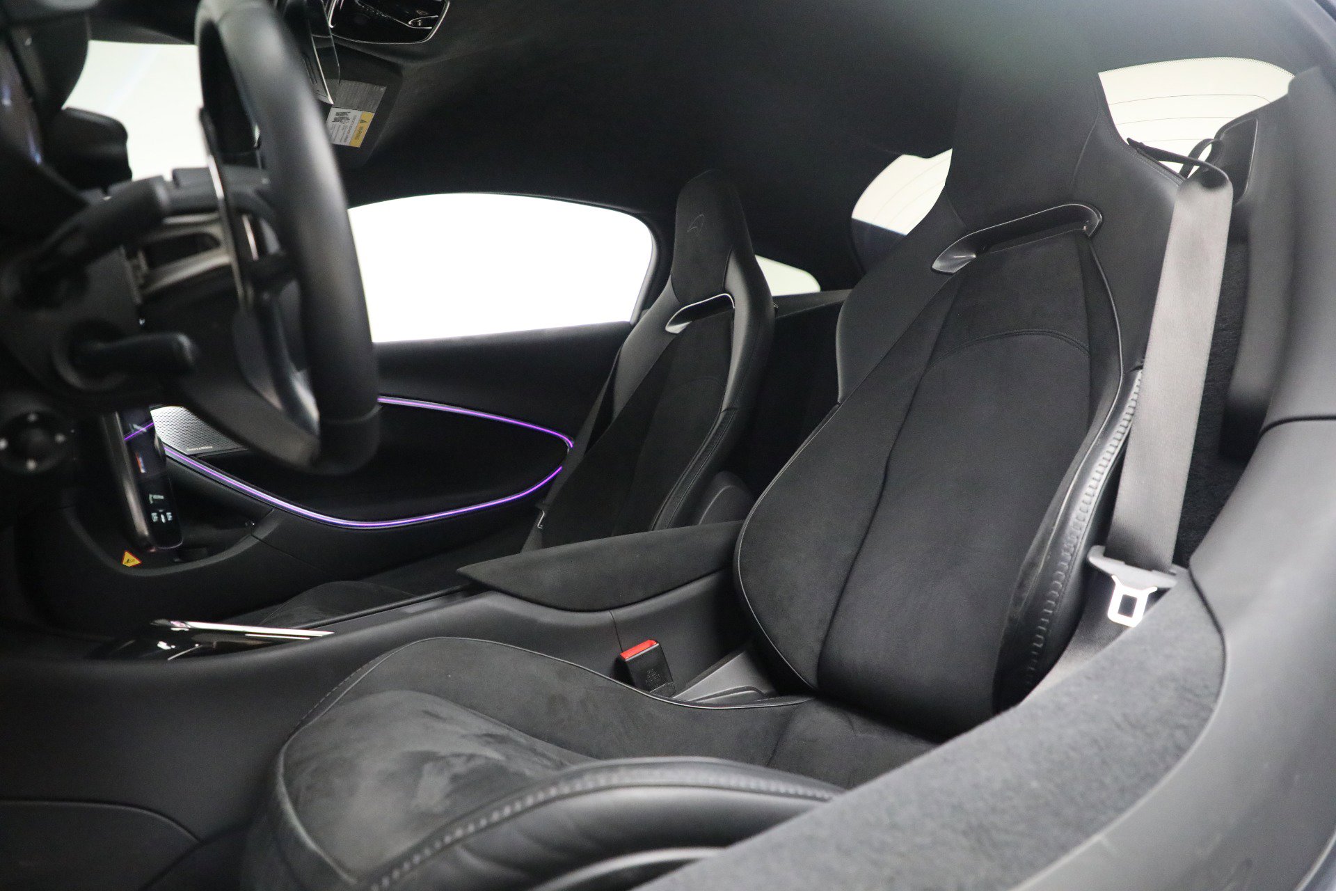 Used 2023 McLaren Artura image 13