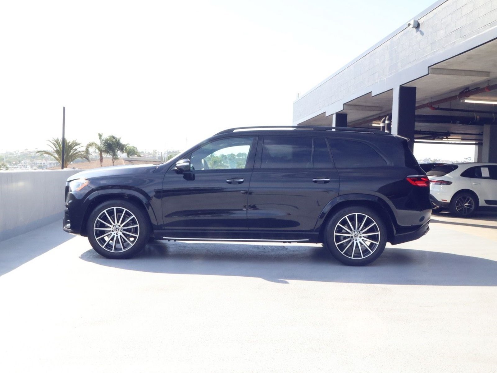 Used 2025 Mercedes-Benz GLS 580 4MATIC image 2