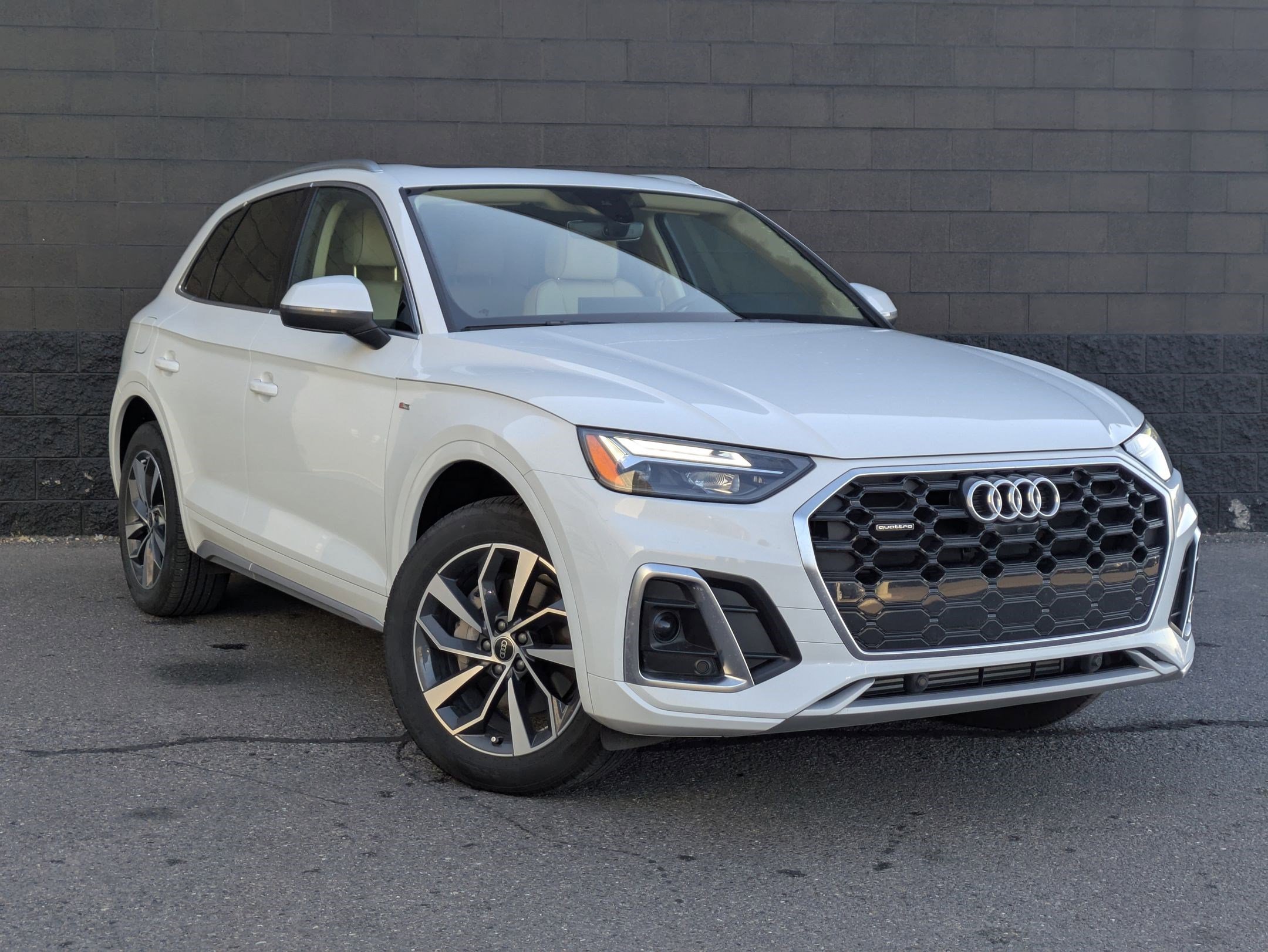 Used 2025 Audi Q5 2.0T Premium Plus w/ Premium Plus Package image 3