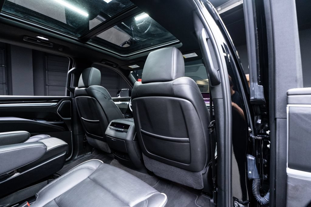 Used 2025 Cadillac Escalade ESV Premium Luxury RWD image 38