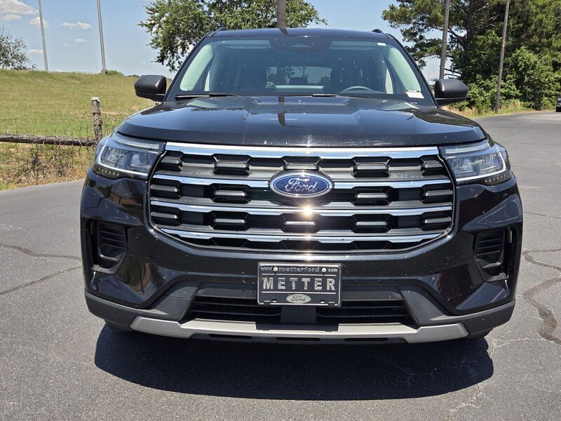 Used 2025 Ford Explorer Active RWD image 2