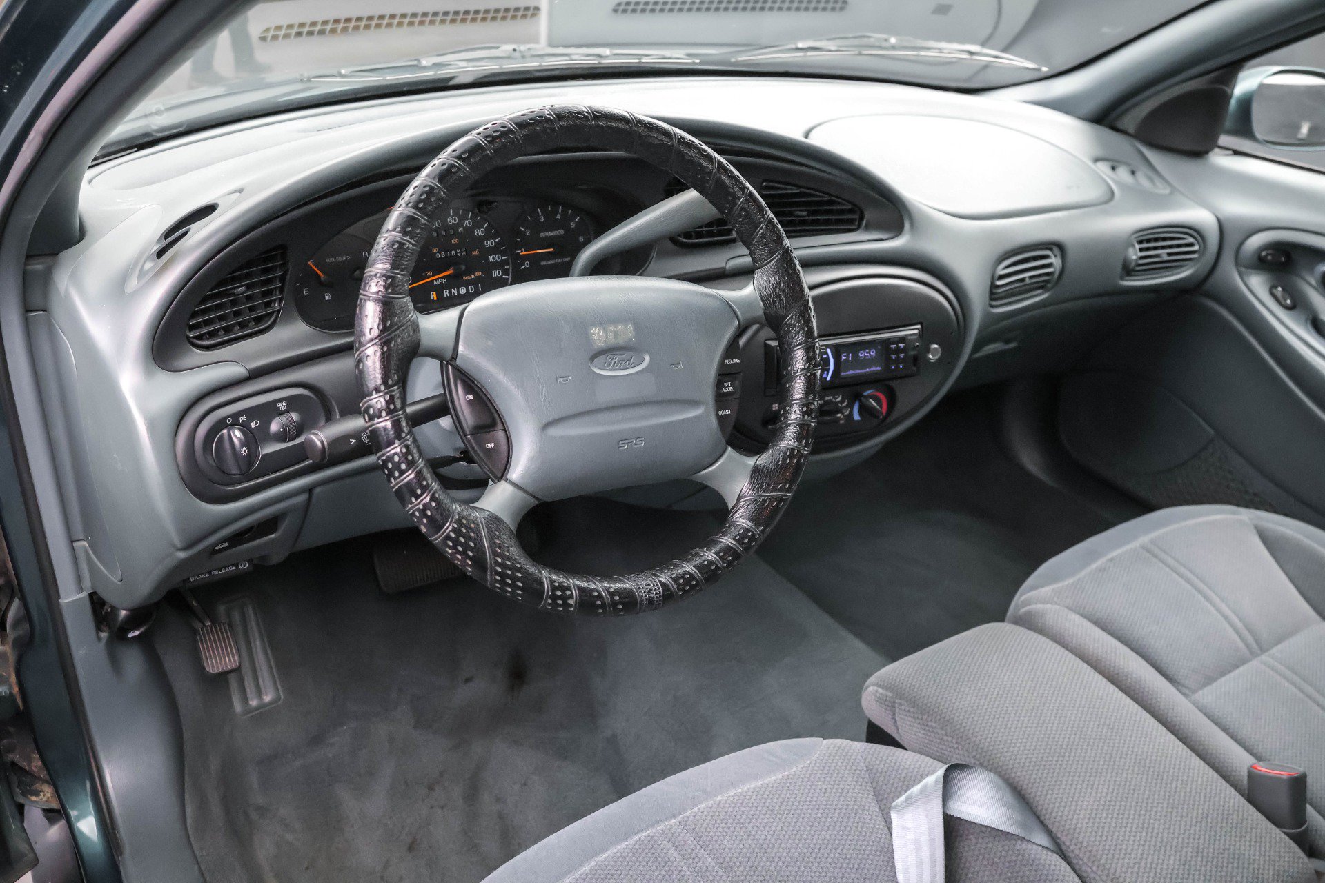 Used 1997 Ford Taurus GL FWD image 9