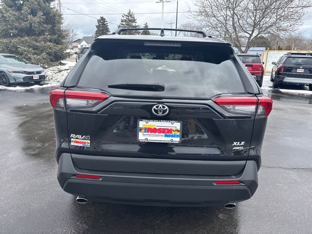 Used 2022 Toyota RAV4 XLE Premium image 3