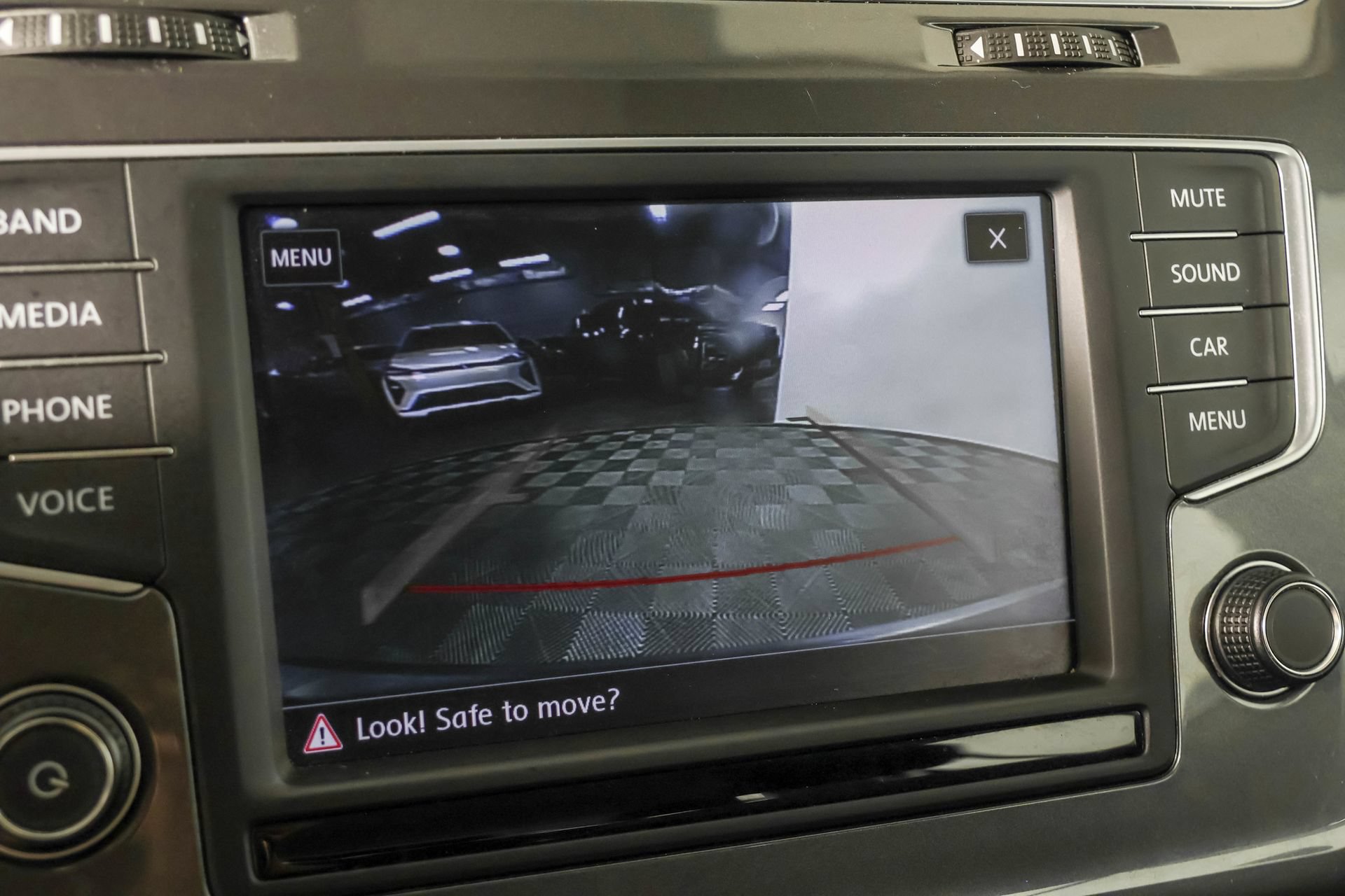 Used 2016 Volkswagen e-Golf SE w/ DC Fast Charging Package FWD image 8