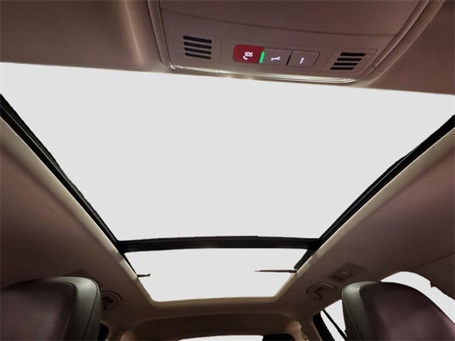 Used 2020 Volkswagen Tiguan SE w/ Panoramic Sunroof Package image 25