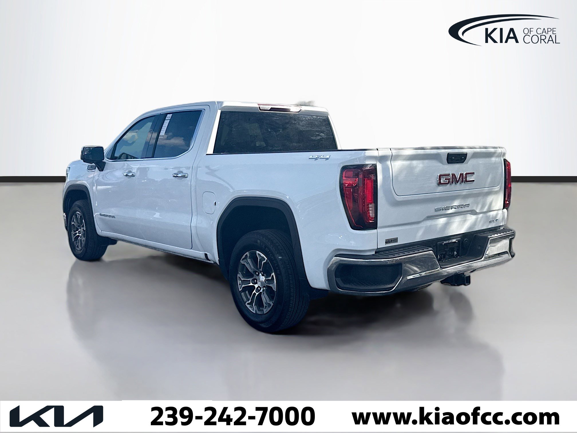 Used 2026 GMC Sierra 1500 SLT AWD/4WD image 3