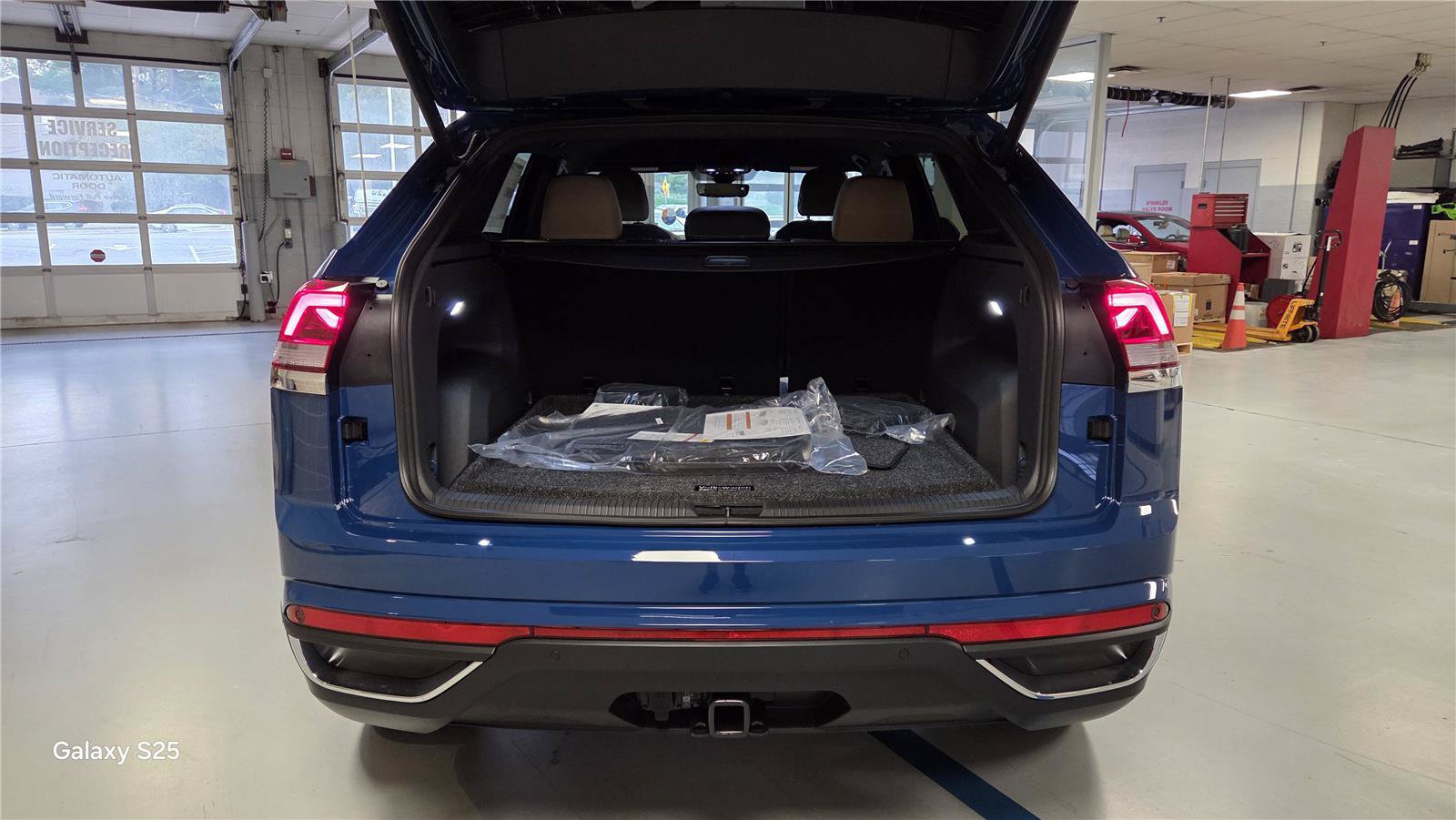 New 2026 Volkswagen Atlas Cross Sport SE AWD/4WD image 5